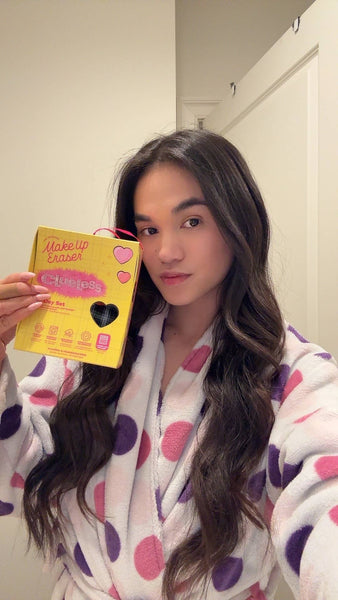 MakeUp Eraser - © Clueless 7-Day MakeUp Eraser | Movie Nostalgia