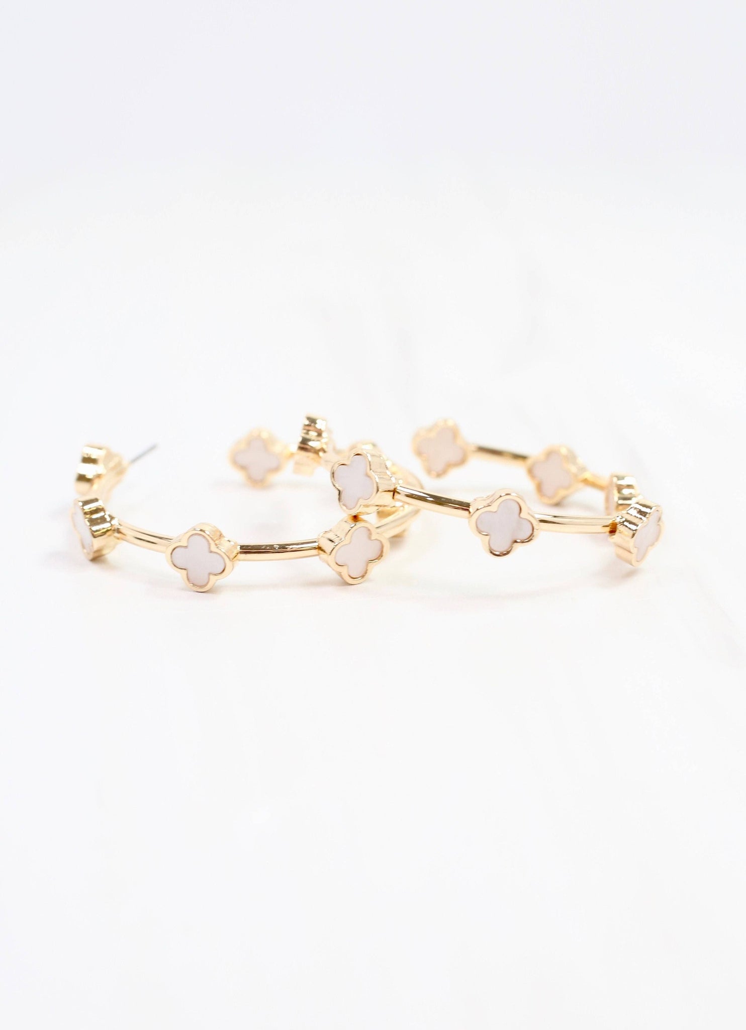 Caroline Hill - Stevens Clover Hoop Earring Gold: Default